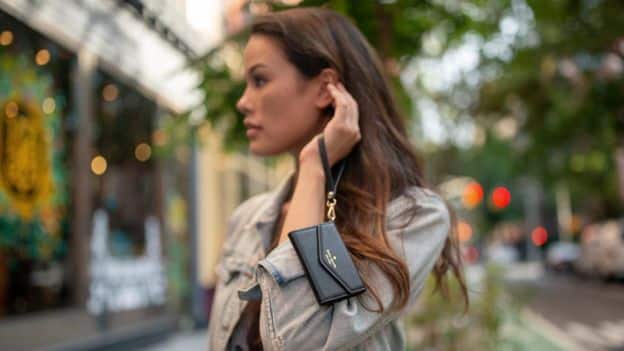 Funda y accesorios de Palm diseñados por Kate Spade